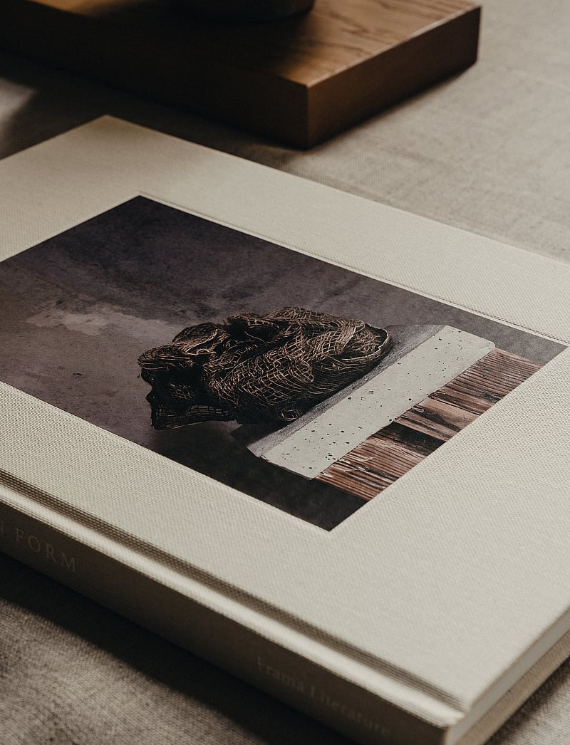 New Mags - Perception Form book - beige - 3