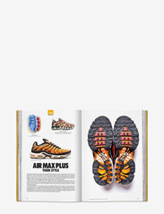 New Mags - Sneaker Freaker. The Ultimate Sneaker Book - fødselsdagsgaver - gold - 3