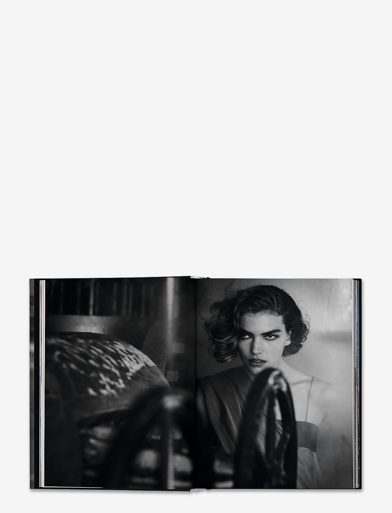 New Mags - Peter Lindbergh - On Fashion Photography - sünnipäevakingitused - black - 1
