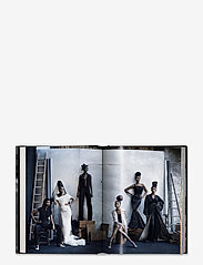 New Mags - Peter Lindbergh - On Fashion Photography - sünnipäevakingitused - black - 2