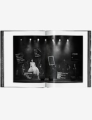 New Mags - Untold Stories - Peter Lindbergh - sünnipäevakingitused - black - 6