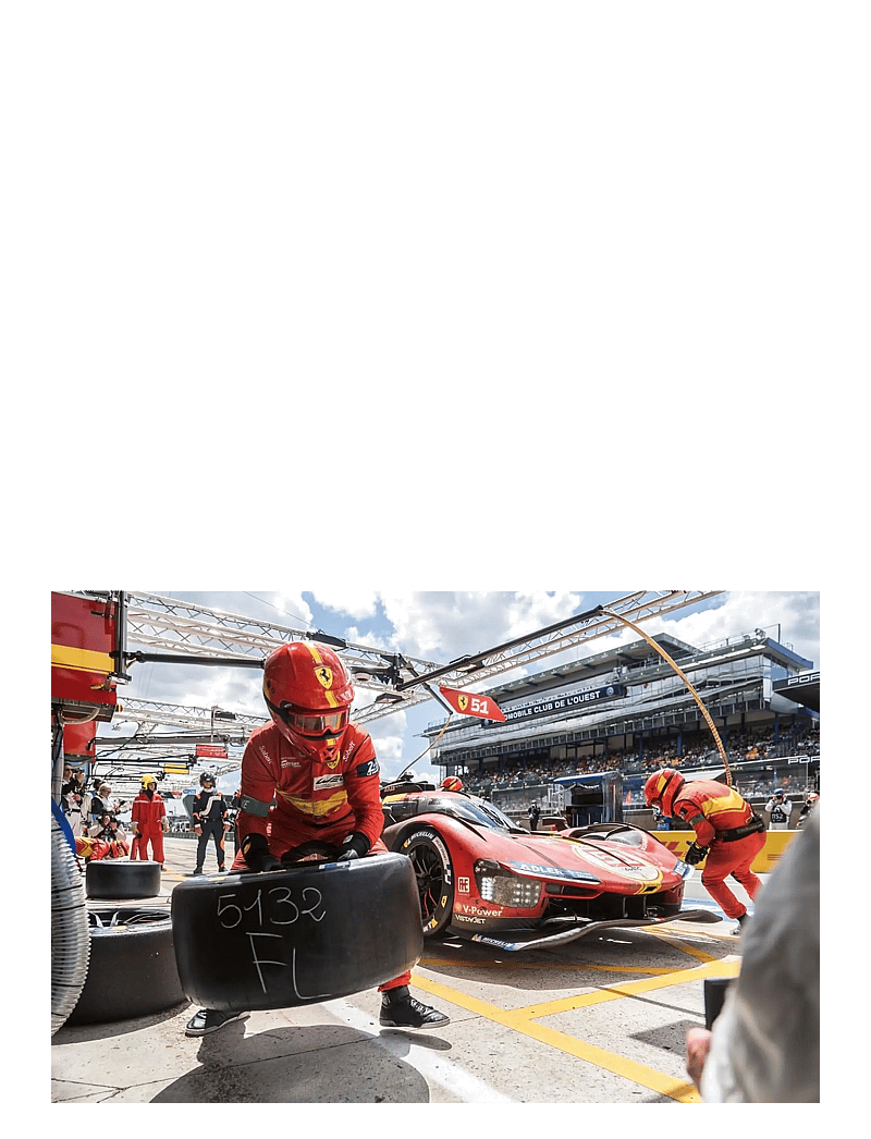 New Mags - The Ferrari Book - køb efter pris - red - 2