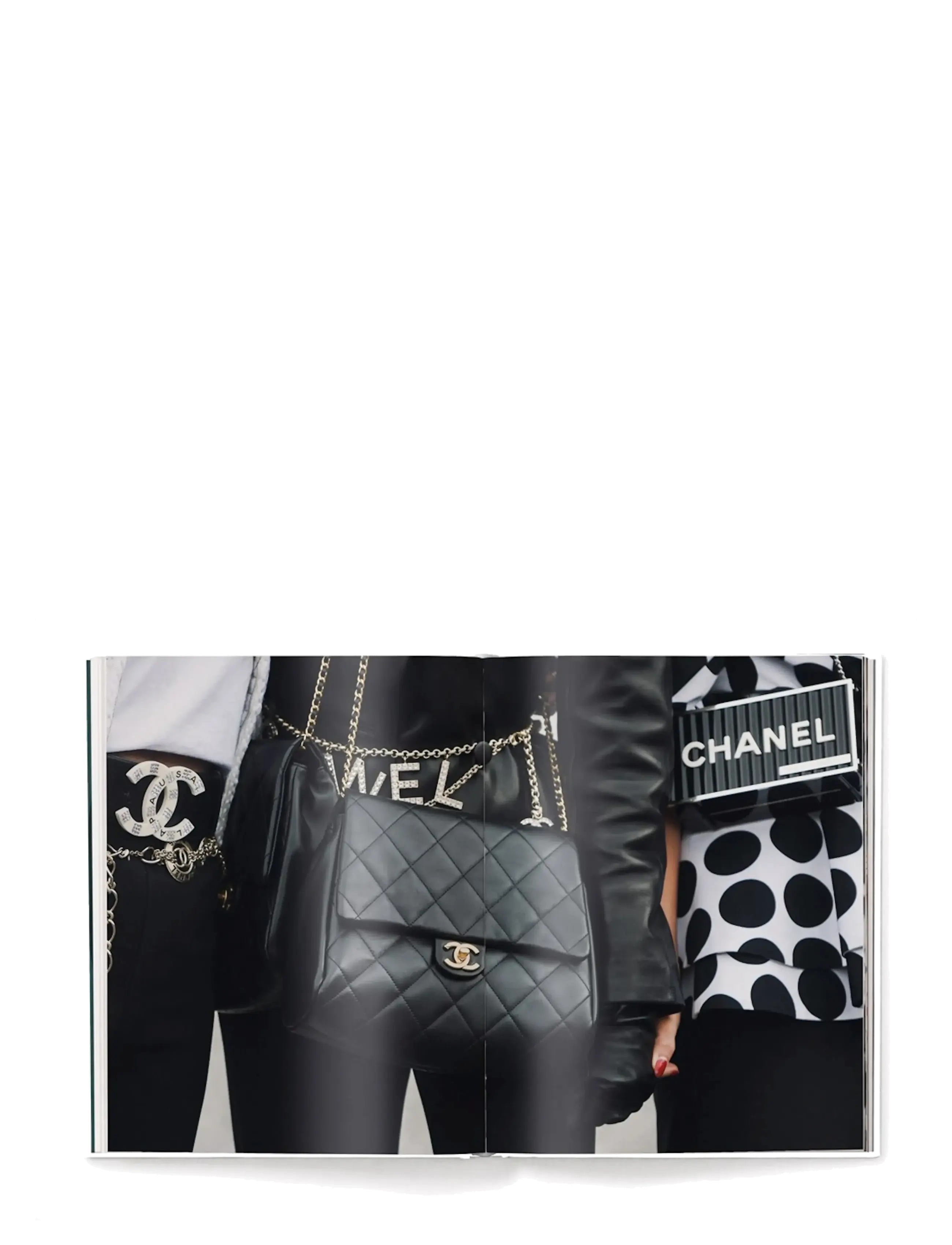 New Mags - The Ultimate Guide to Chanel Bags - valentinstaggeschenke - white - 5