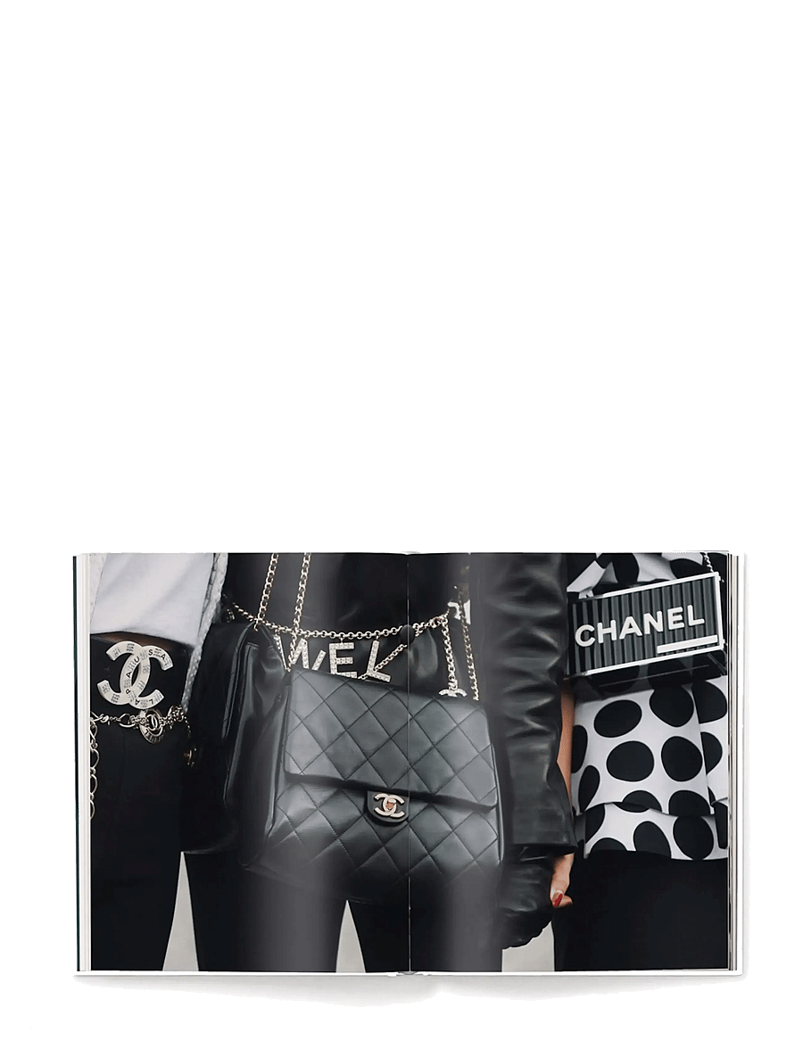 New Mags - The Ultimate Guide to Chanel Bags - valentinstaggeschenke - white - 5
