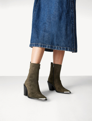 NEWD.Tamaris - Women Boots - hohe absätze - olive - 5