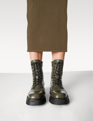 NEWD.Tamaris - Women Boots - snørestøvler - olive - 5