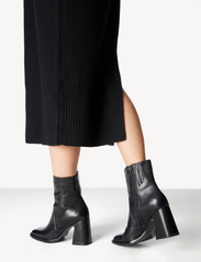 NEWD.Tamaris - Women Boots - kõrge konts - black - 5