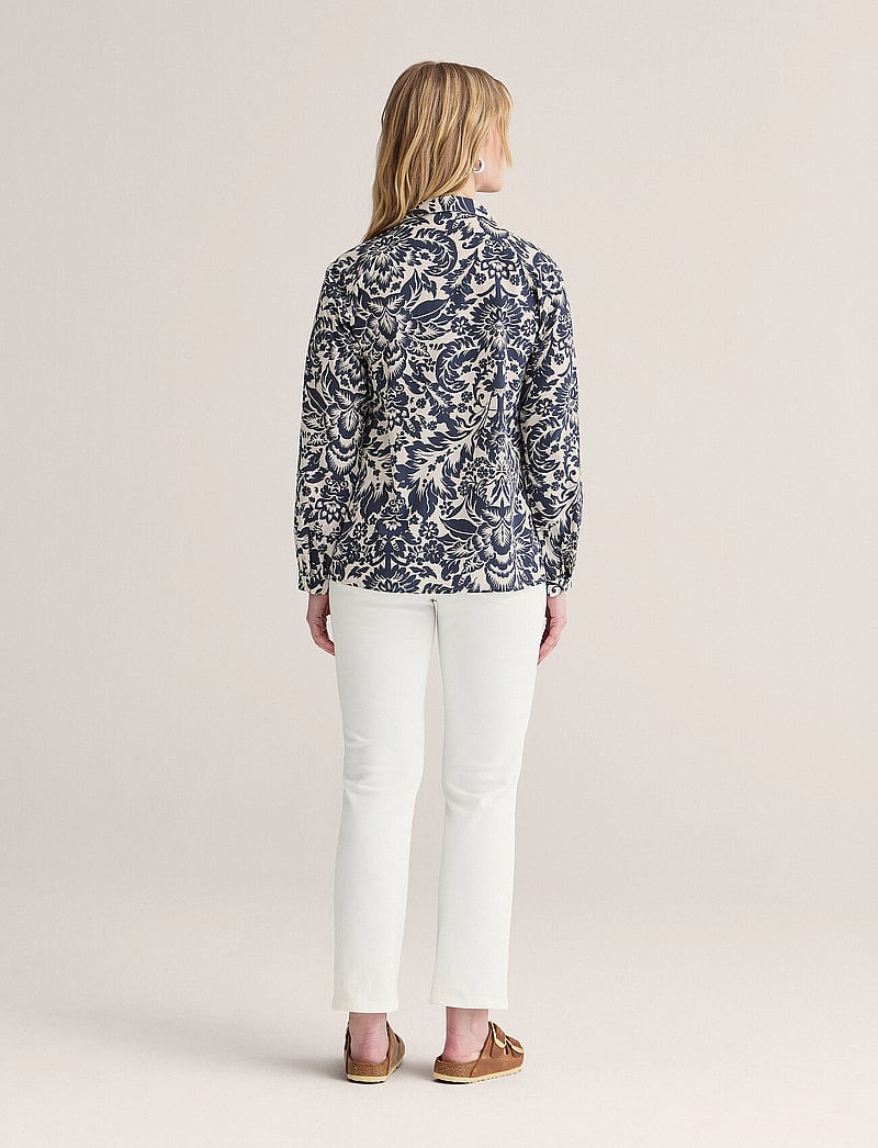 Newhouse - Karla Medallion Shirtblouse - langærmede skjorter - 699 - 3