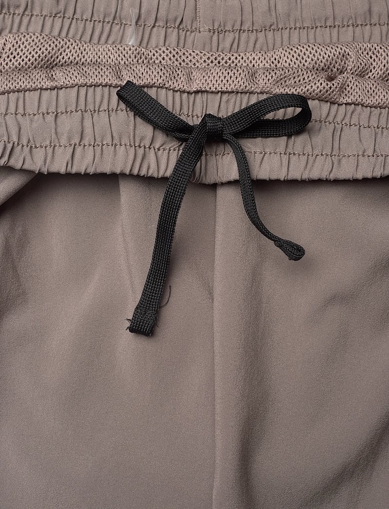 Newline - nwlMAX ZIP POCKET SHORTS - lühikesed jooksupüksid - falcon - 2