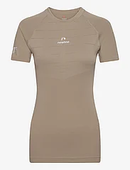Newline - nwlPACE SEAMLESS TEE WOMAN - t-shirts & topper - silver sage - 0