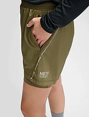 Newline - nwlFAST 2IN1 ZIP POCKET  SHORTS W - trainingsshorts - capers - 2