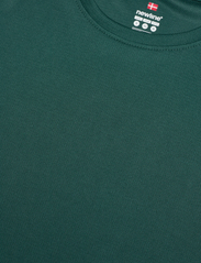 Newline - MEN CORE FUNCTIONAL T-SHIRT S/S - tops & t-shirts - sea moss - 3