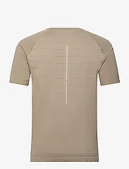 Newline - nwlPACE SEAMLESS TEE - short-sleeved t-shirts - silver sage - 1