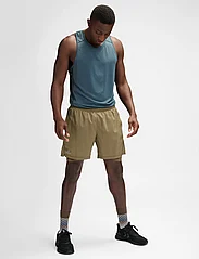 Newline - nwlFAST 2IN1 ZIP POCKET SHORTS - treningsshorts - capers - 3