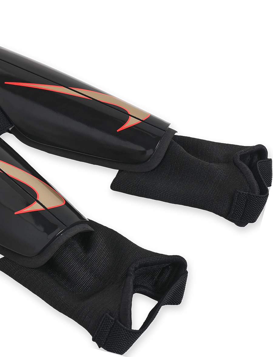 Nike - Nike Charge Kids Football Shinguards - shin guards & sleeves - black/bright crimson/blur - 3