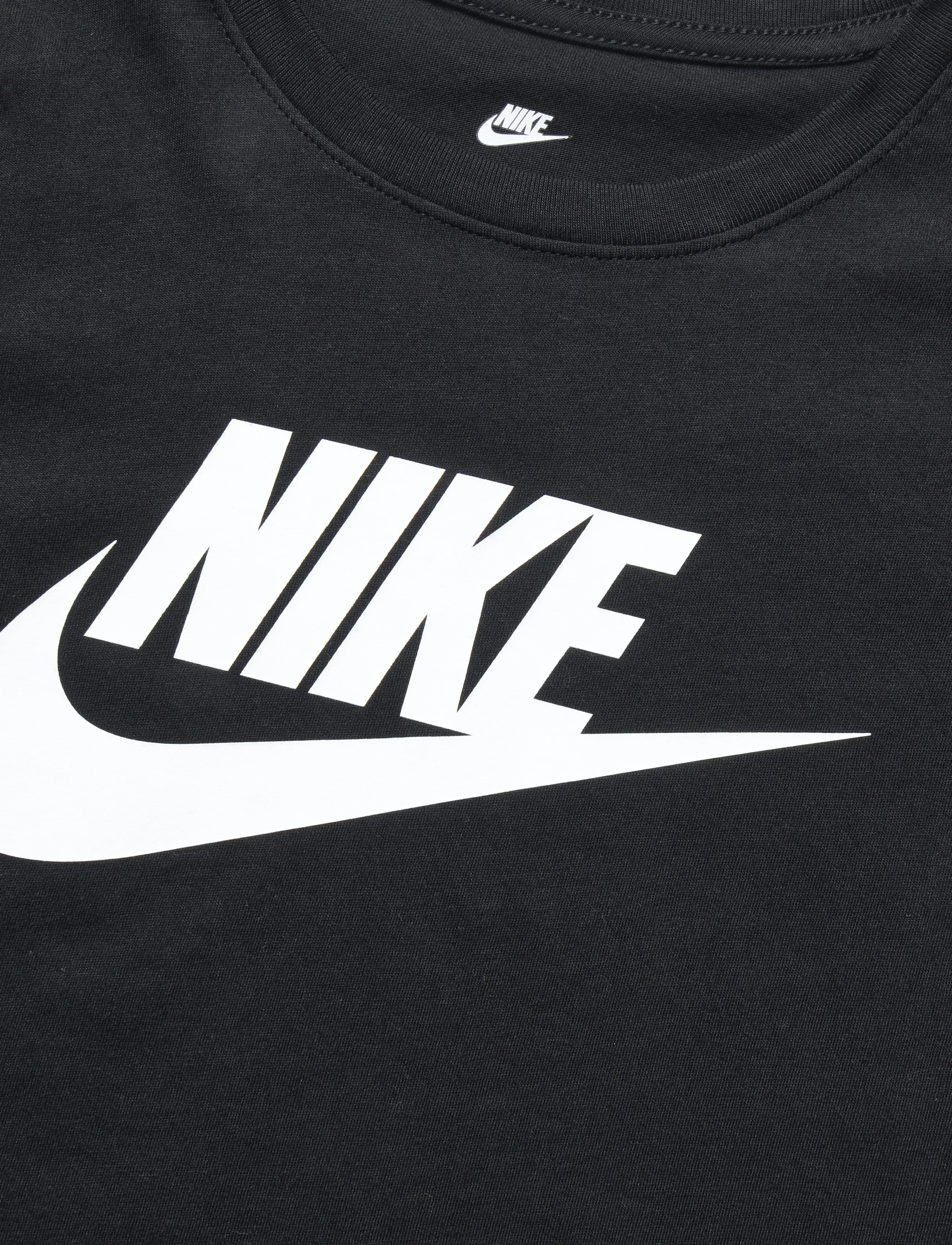 Nike - W NSW TEE ESSNTL ICN FTRA - black - 2