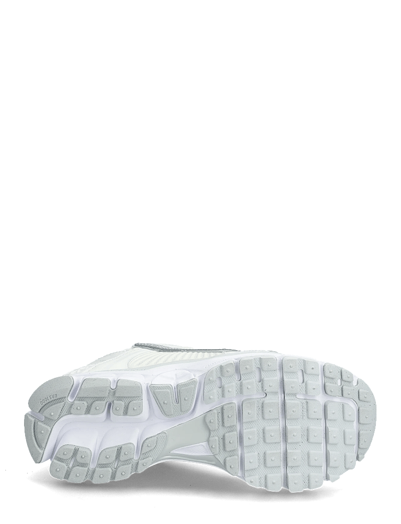 Nike - NIKE ZOOM VOMERO 5 - låga sneakers - white/metallic silver-summit white - 4