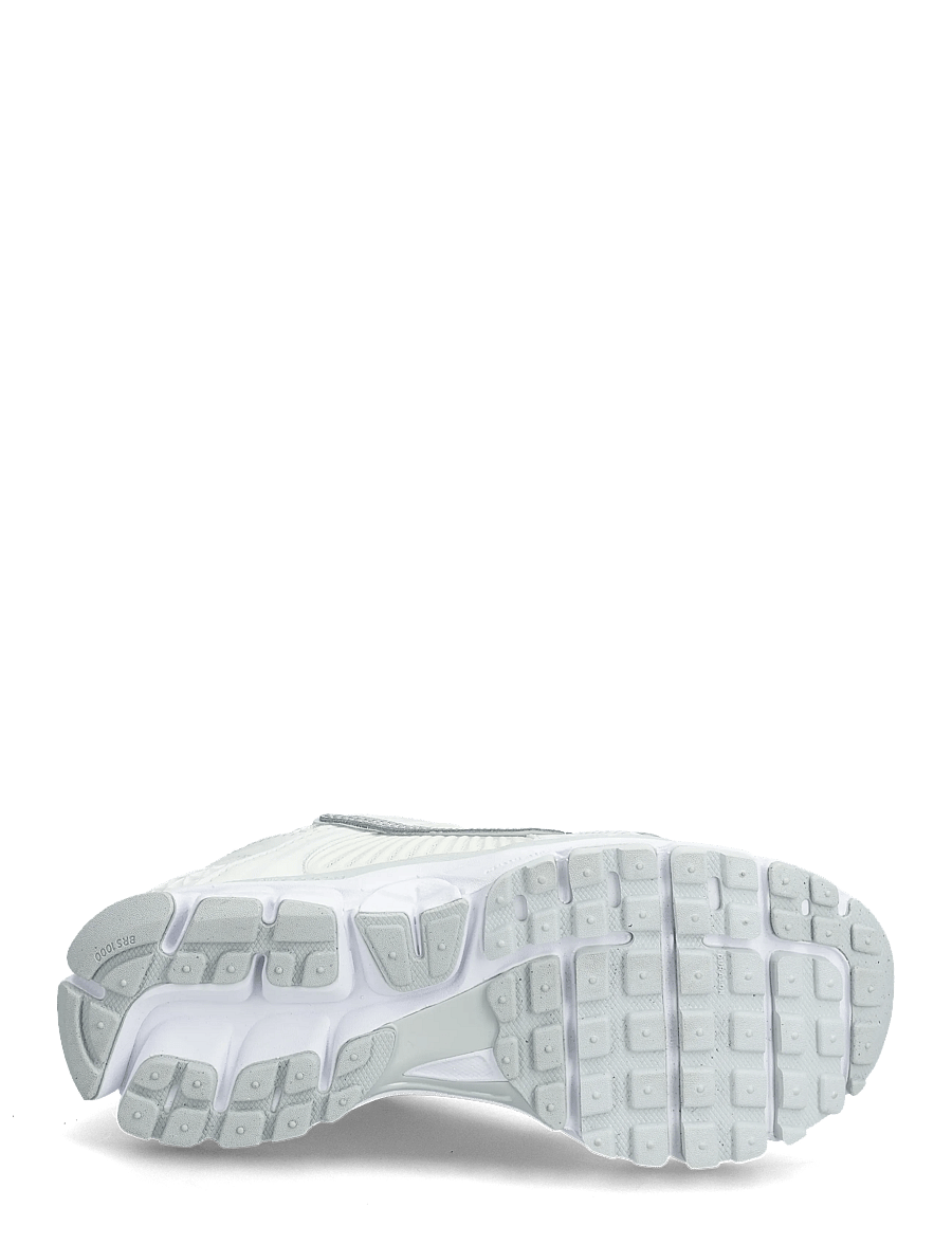 Nike - NIKE ZOOM VOMERO 5 - white/metallic silver-summit white - 4
