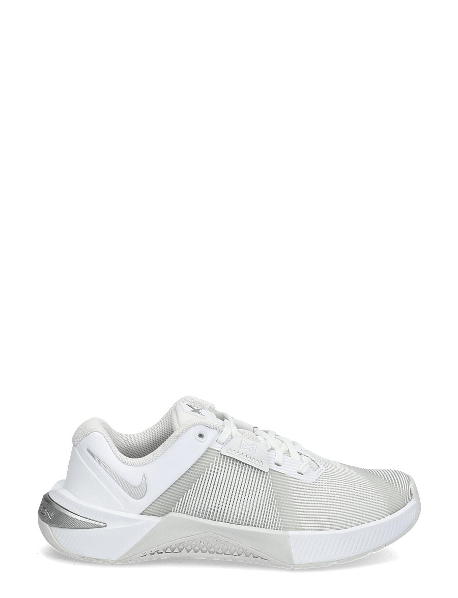 Nike - W NIKE METCON 10 - training shoes - white/metallic silver-platinum - 2