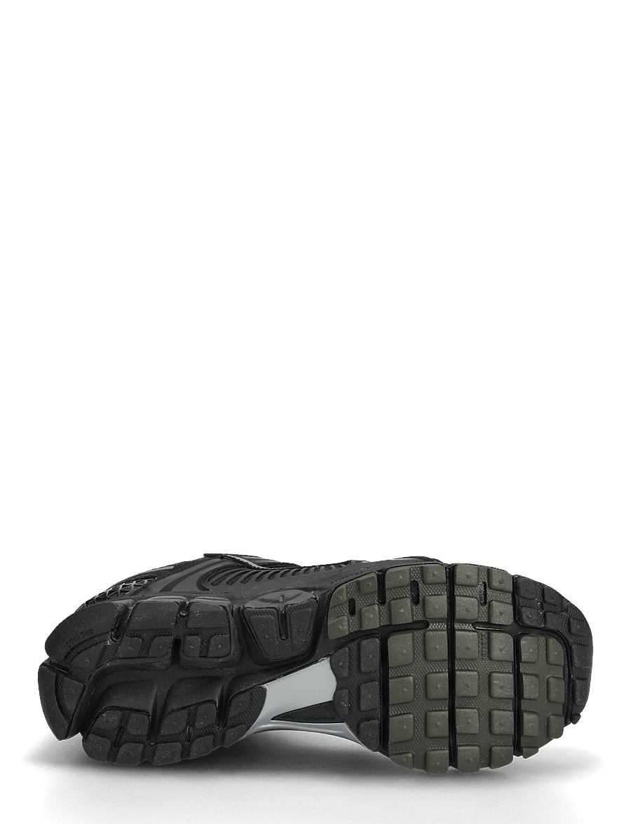 Nike - Zoom Vomero 5 - lav ankel - black/metallic pewter/sequoia/flat pewter - 4