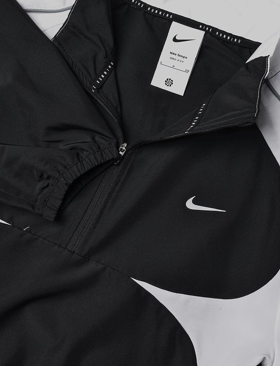 Nike - W NK TEMPO SWSH DF JKT - black/white/cool grey - 2