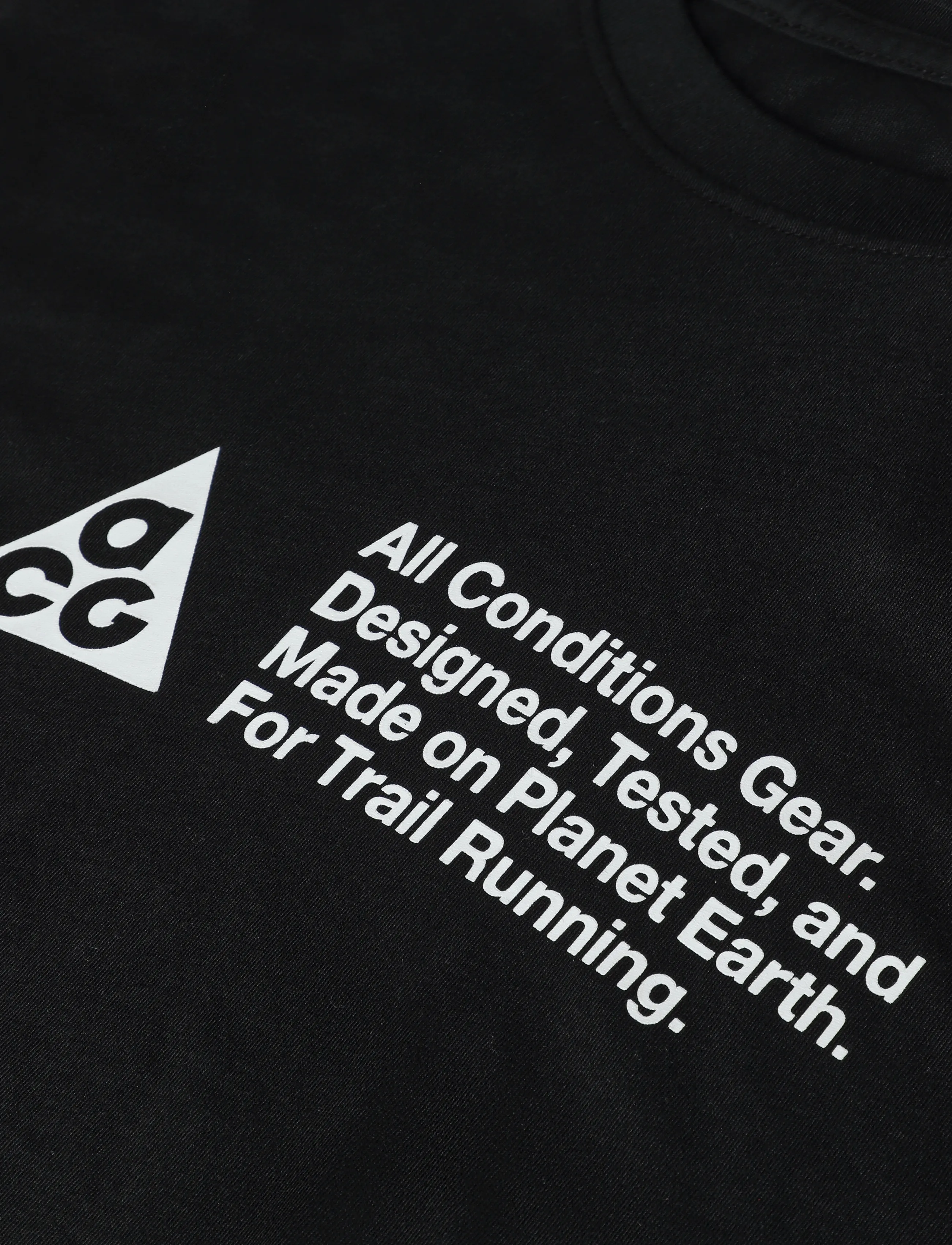 Nike - M ACG DF TEE STD TRAIL LOGO - black - 2