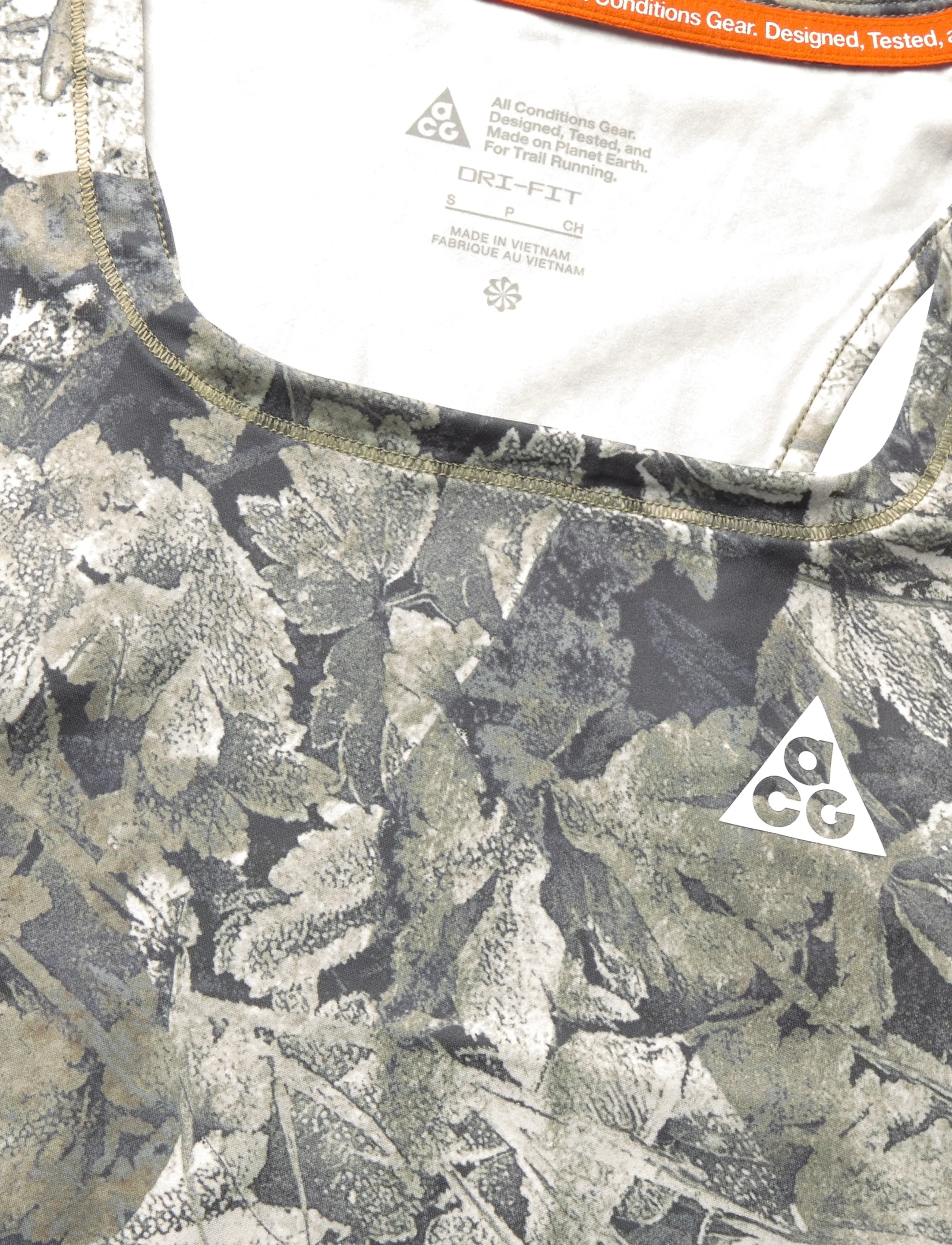 Nike - W ACG DF CROP TANK AOP - sequoia/summit white - 2