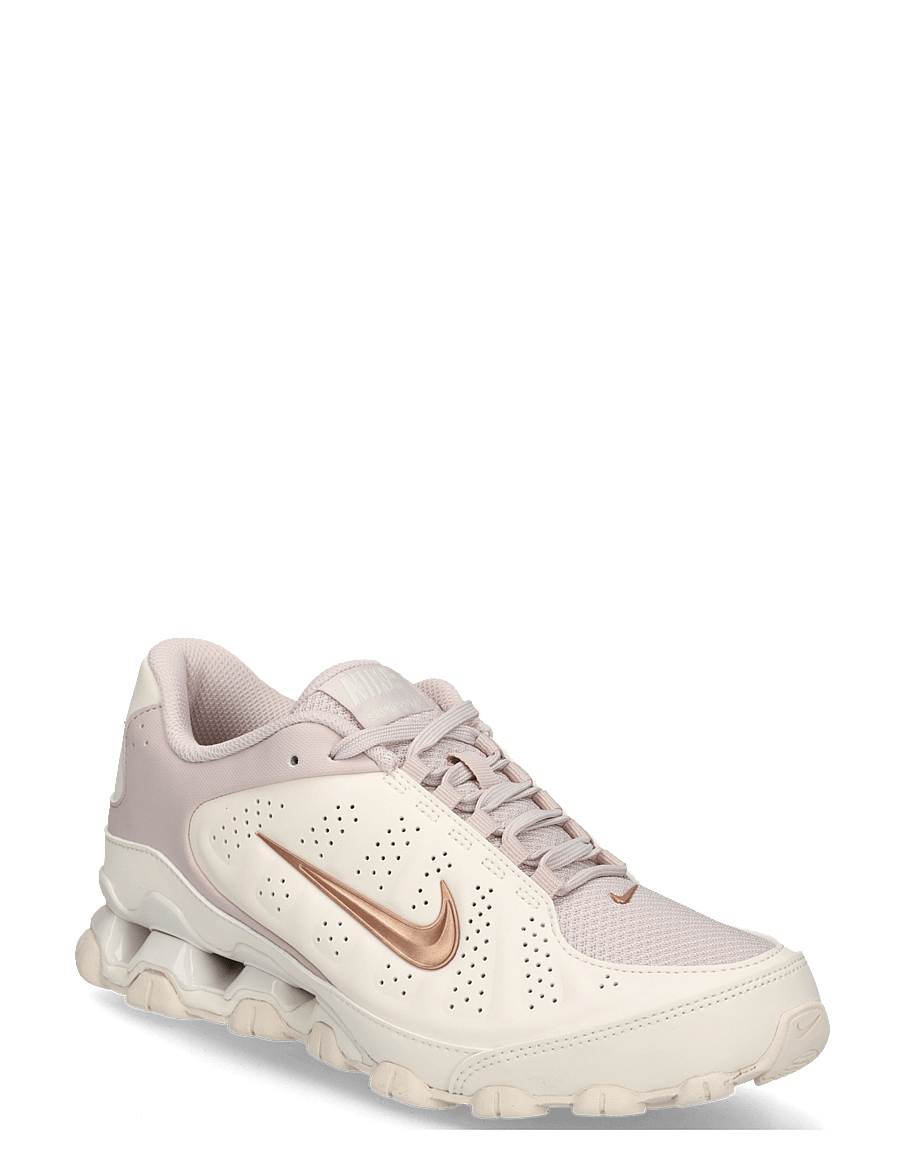 Nike - W NIKE REAX 8 NSW SL - lave sneakers - chalk/mtlc red bronze-silt red - 0