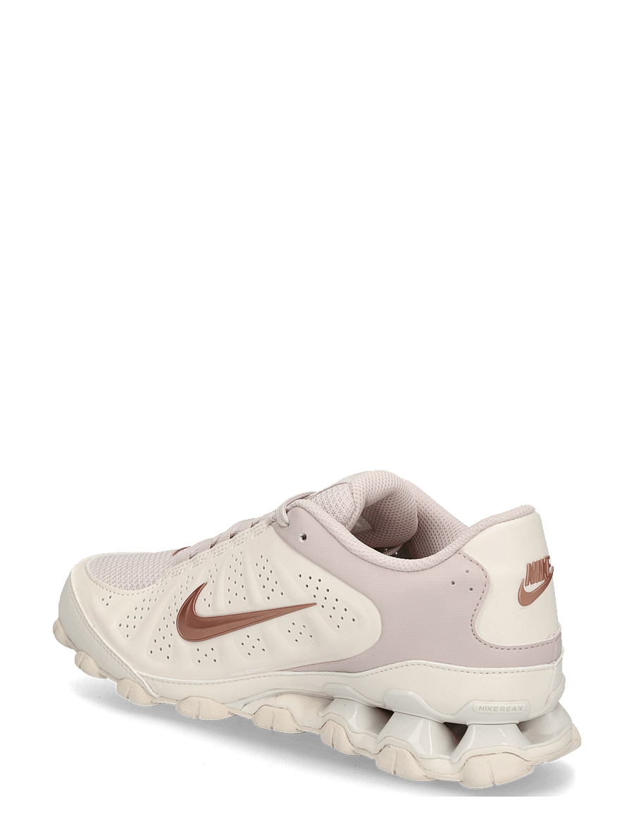 Nike - W NIKE REAX 8 NSW SL - lave sneakers - chalk/mtlc red bronze-silt red - 1