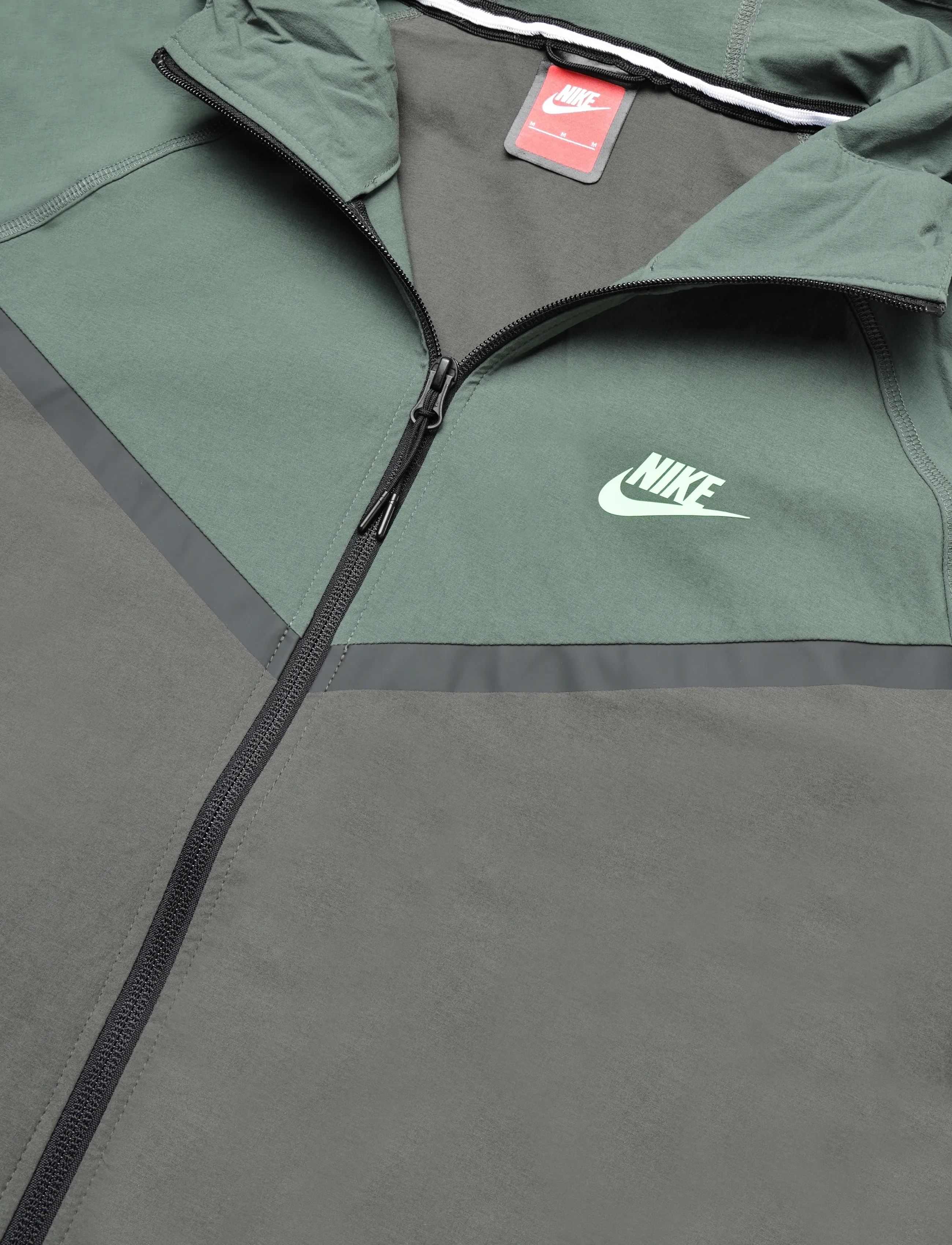 Nike - Nike Dri-Fit Tech Woven Full-Zip Jacket - freizeitjacken - newsprint/camo green/illusion - 2