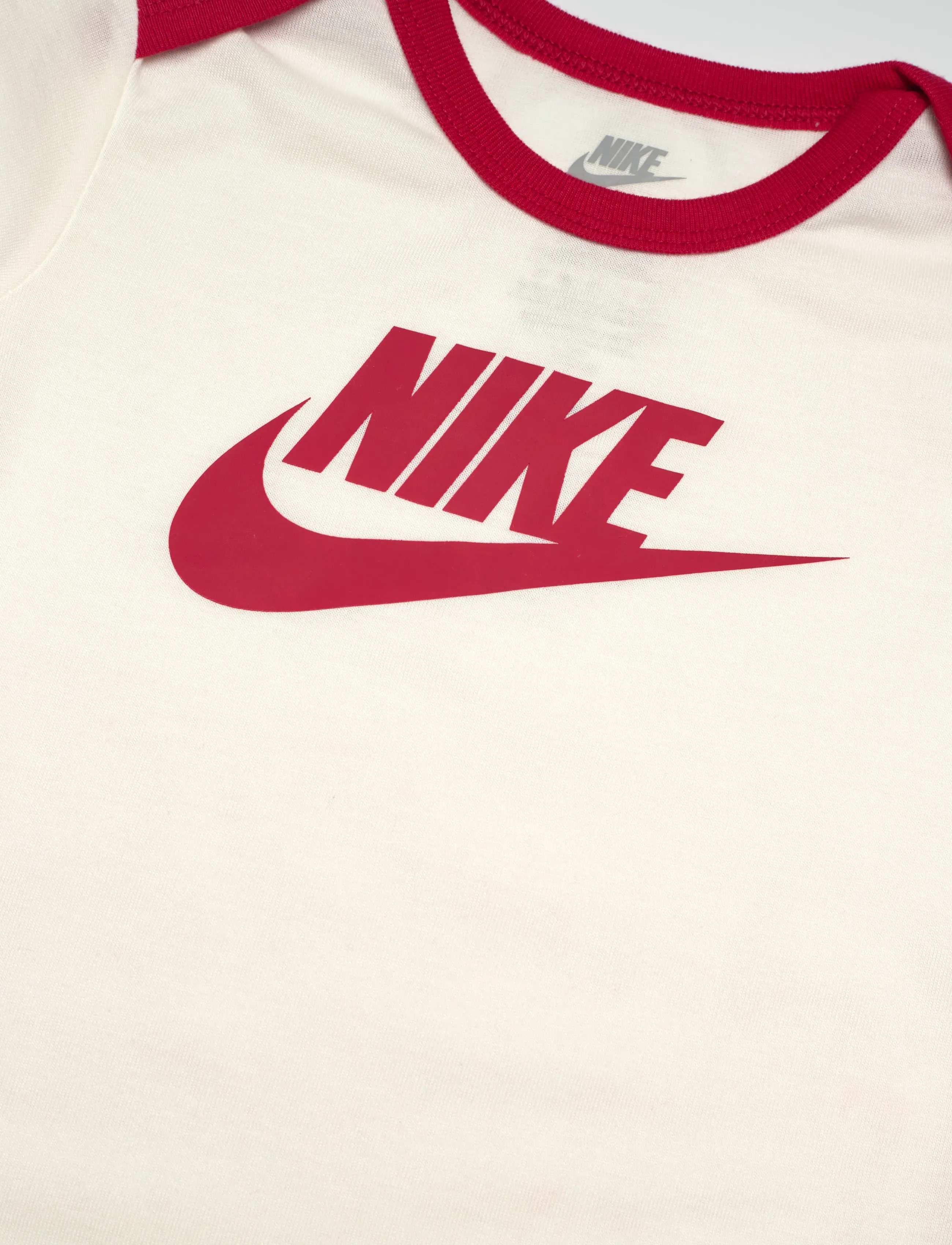 Nike - NKN SUSTAINABLE 3PC SET - set med body - gym red - 3
