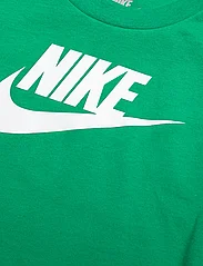 Nike - NKN CLUB TEE AND SHORT SET / NKN CLUB TEE AND SHORT SET - sets with short-sleeved t-shirt - stadium green - 4