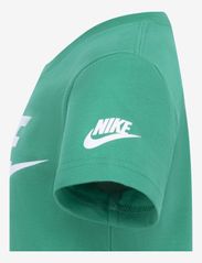 Nike - NKB FUTURA EVERGREEN - kortärmade t-shirts - stadium green - 2