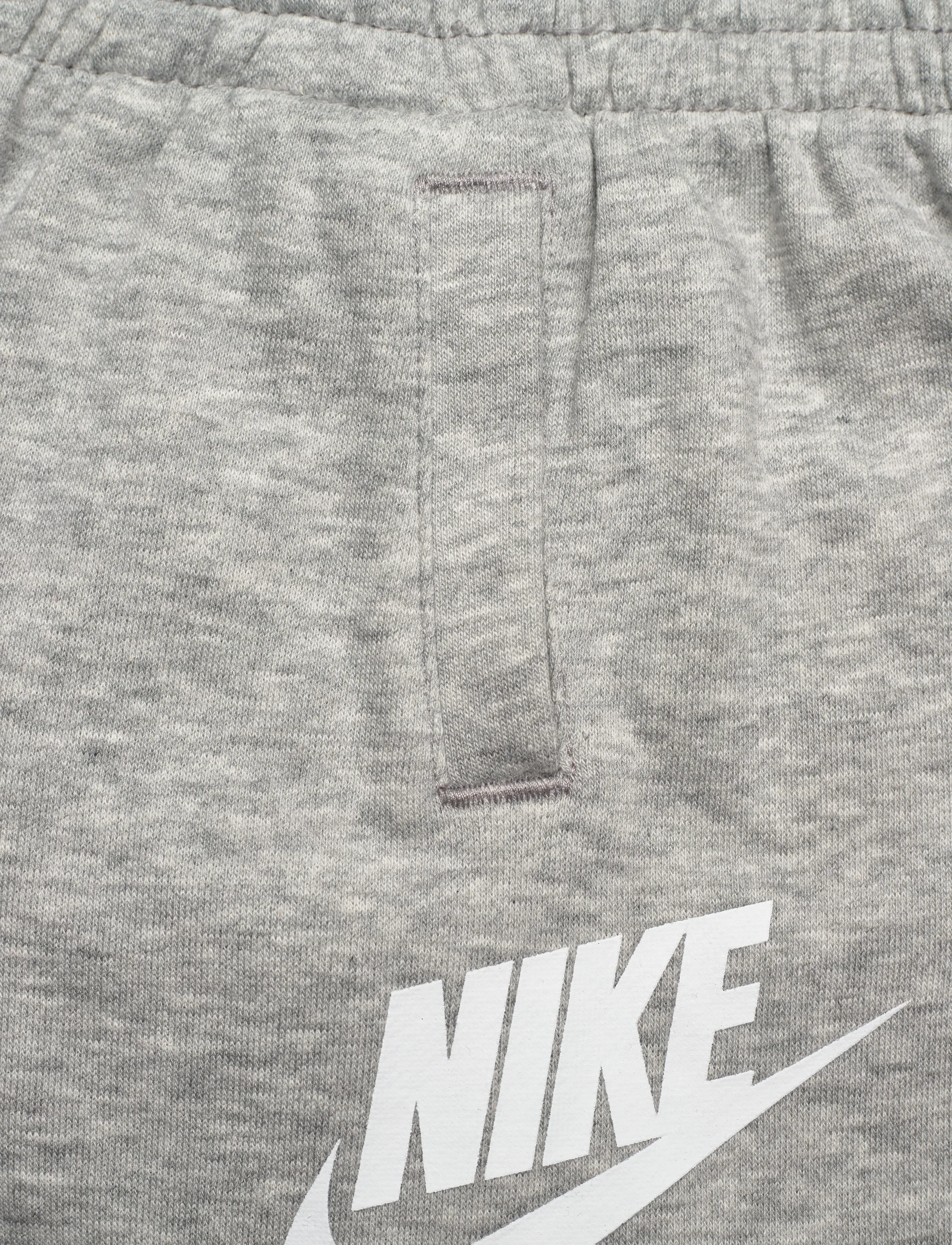 Nike - NIKE SPORTSWEAR CLUB SHORT - sportsshorts - grey - 2