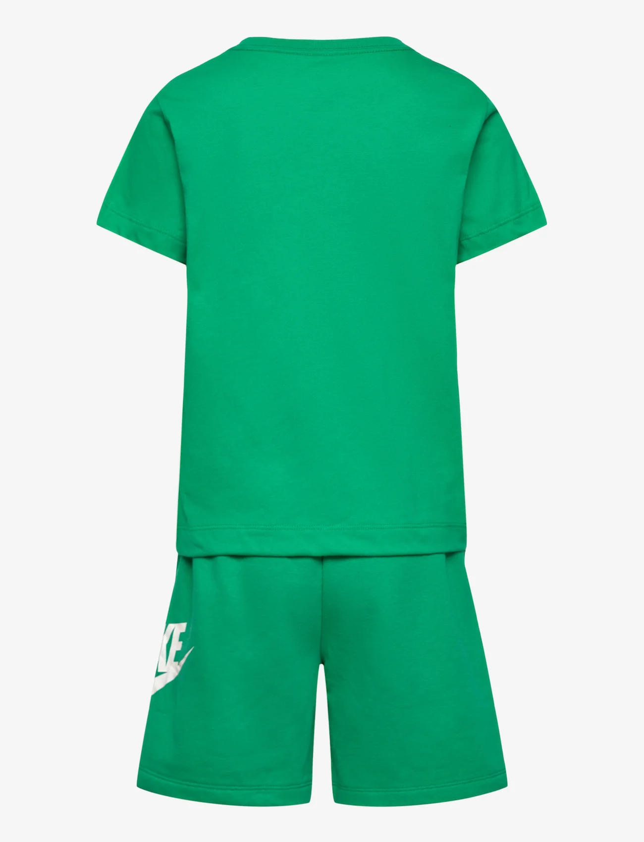 Nike - NKN CLUB TEE & SHORT SET - set med kortärmad t-shirt - stadium green - 1