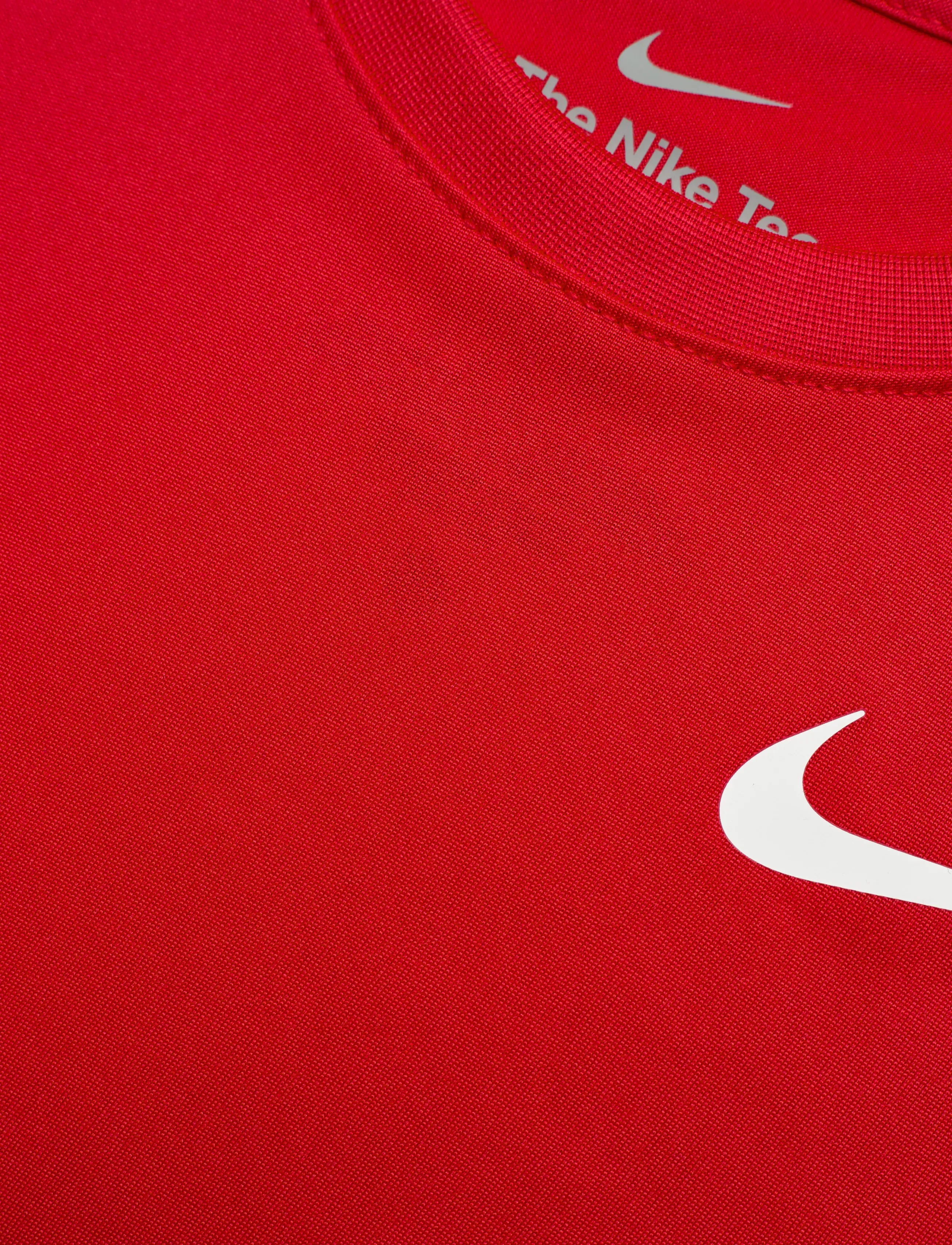 Nike - NIKE DRI-FIT LEGEND SHORT-SLEEVED TEE - sportstoppe - red - 2