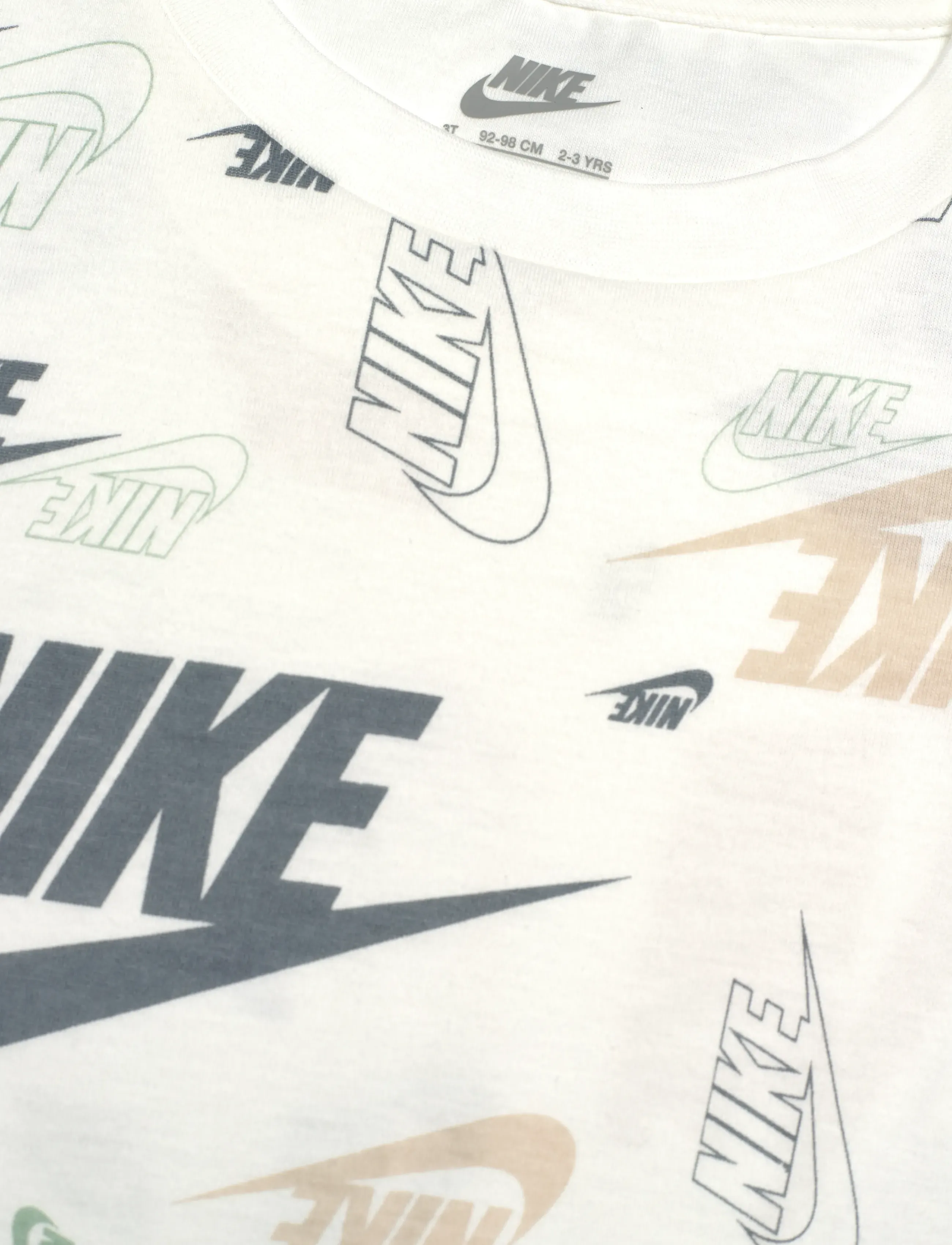 Nike - Nike Sportswear set with Short  - sanddrift - 2