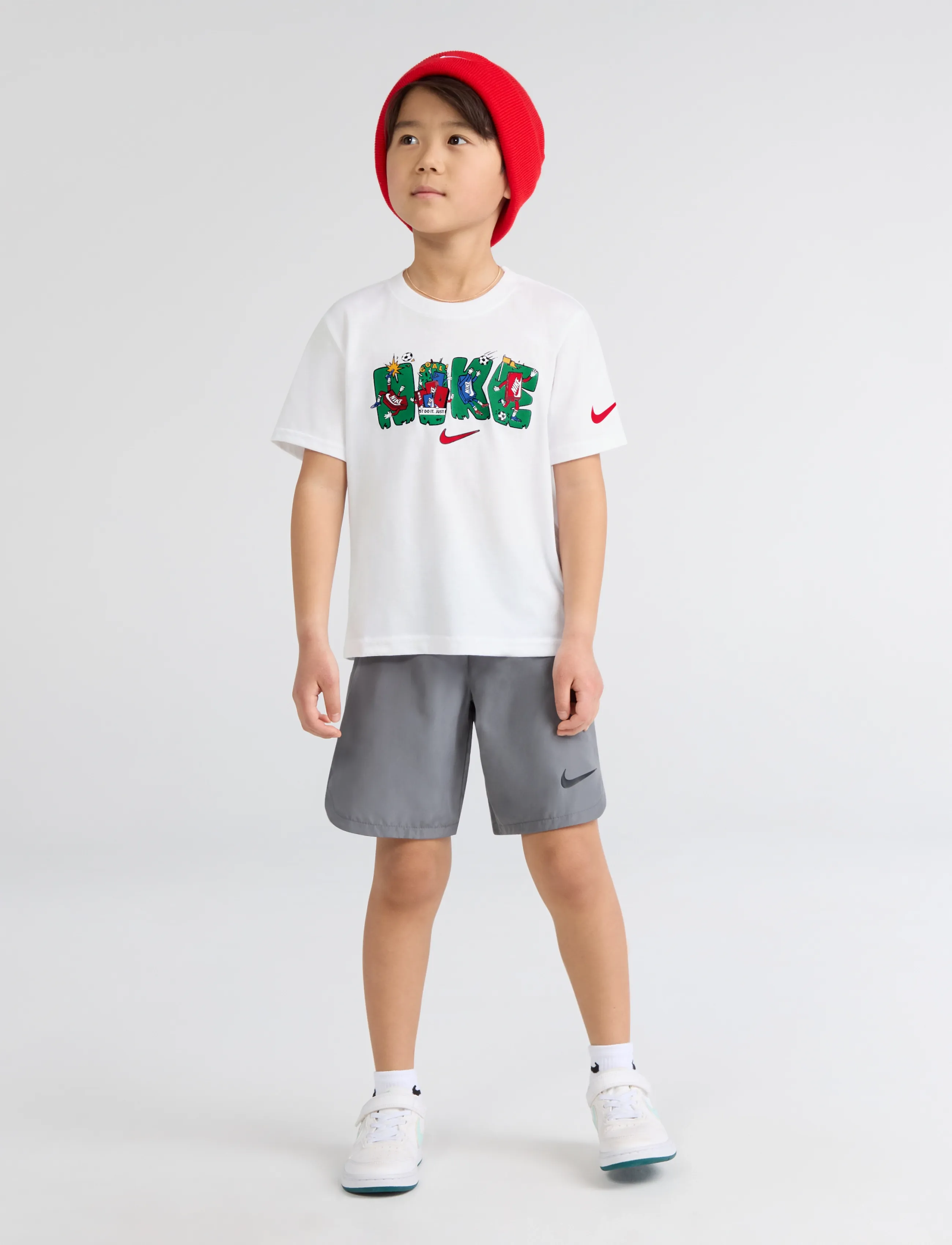 Nike - NIKE BOXY MULTI SPORT GRAPHIC TEE - sportoberteile - white - 4