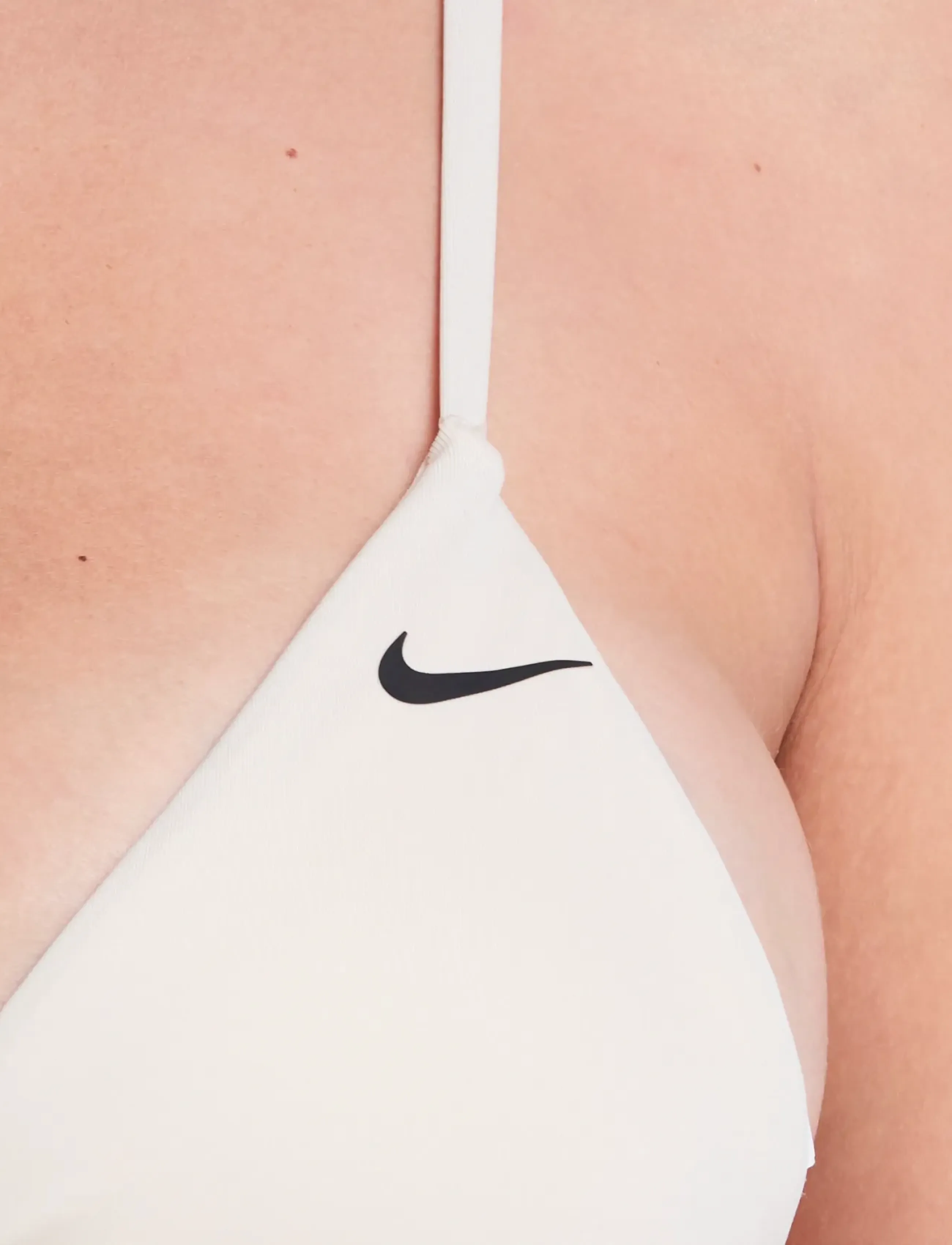 NIKE SWIM - Nike Essential Triangle Bikini Top - sportiga badkläder - chalk - 5