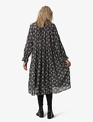 Noa Noa - Dress long sleeve - midi kjoler - print black - 4