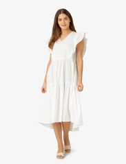 Noa Noa - Dress short sleeve - midi kjoler - cloud dancer - 2