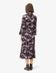Noa Noa - LivaNN Dress - midi jurken - print black/purple - 3