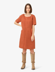 Noa Noa - LiseNN Dress - sukienki letnie - auburn - 2