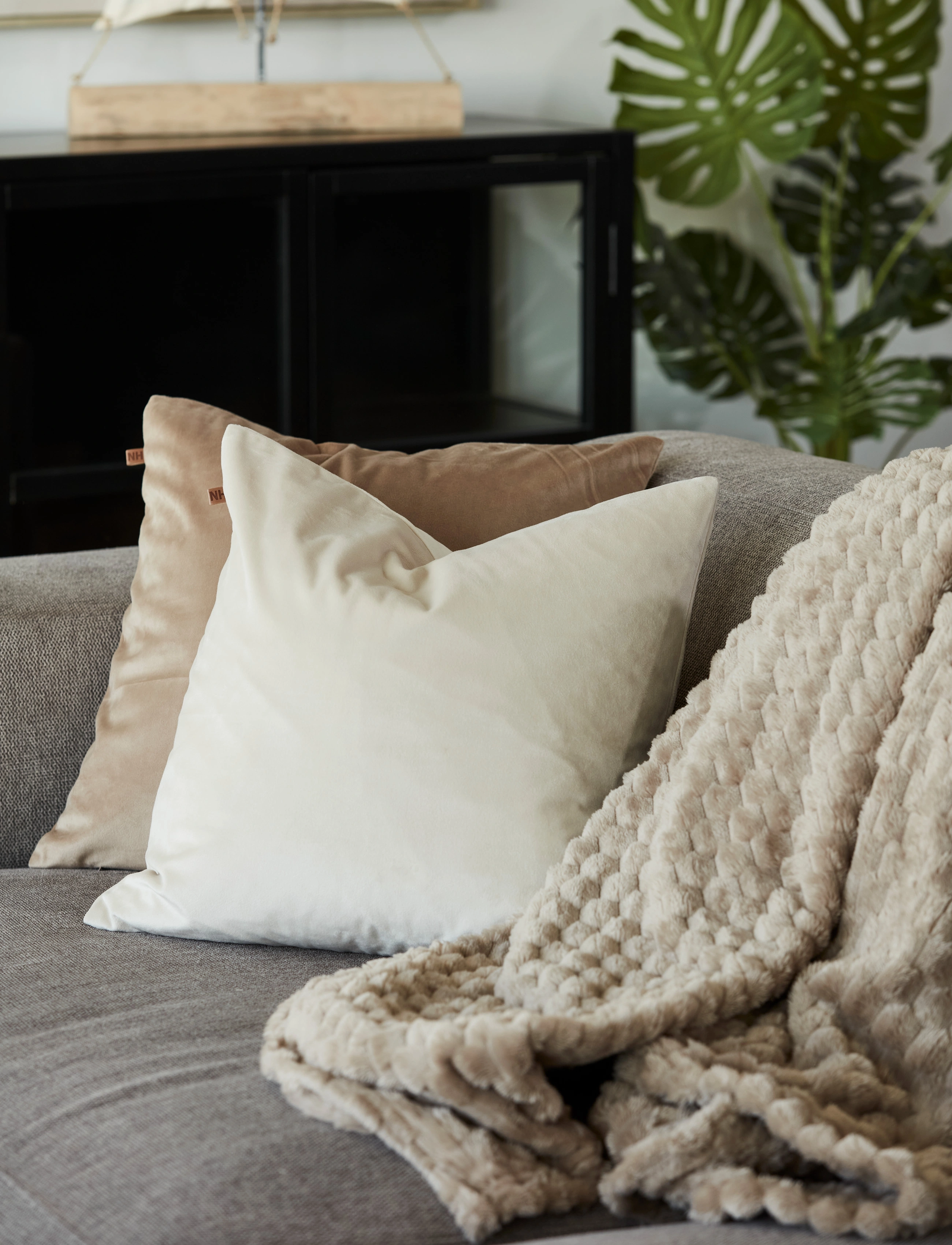 Noble House Pude Velvet L.beige 45X45, 45X45 cm, Beige, Puder & Tæpper > Puder, Unisex