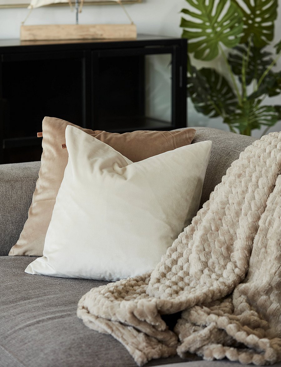 Noble House - CUSHION VELVET SOLID - die niedrigsten preise - l.beige - 1
