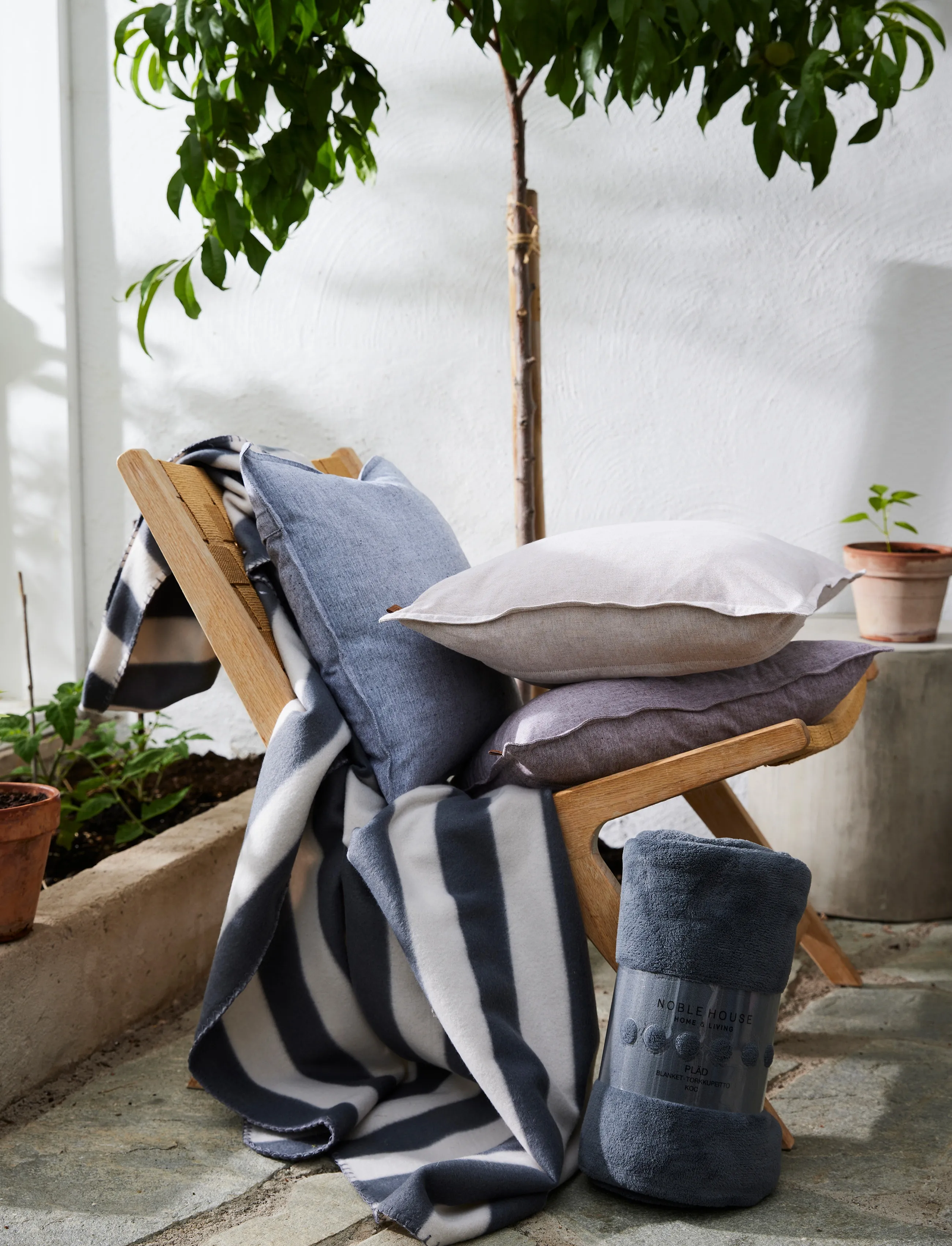 Noble House - CUSHION COVER ADRIAN GRS - kissenbezüge - black - 2
