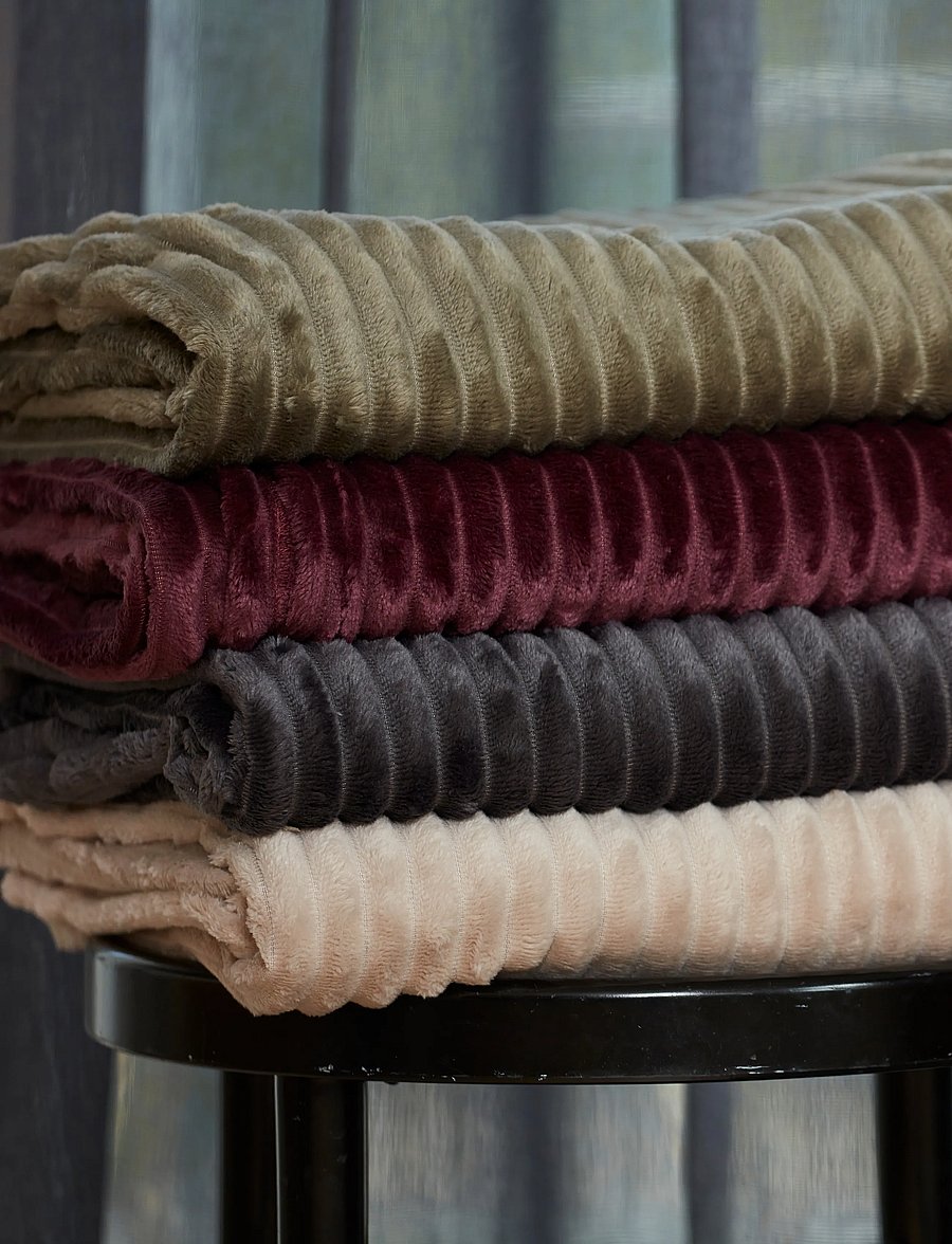 Noble House - BLANKET ROBBAN KHAKI GREEN 125x150 - decken - linen beige - 0