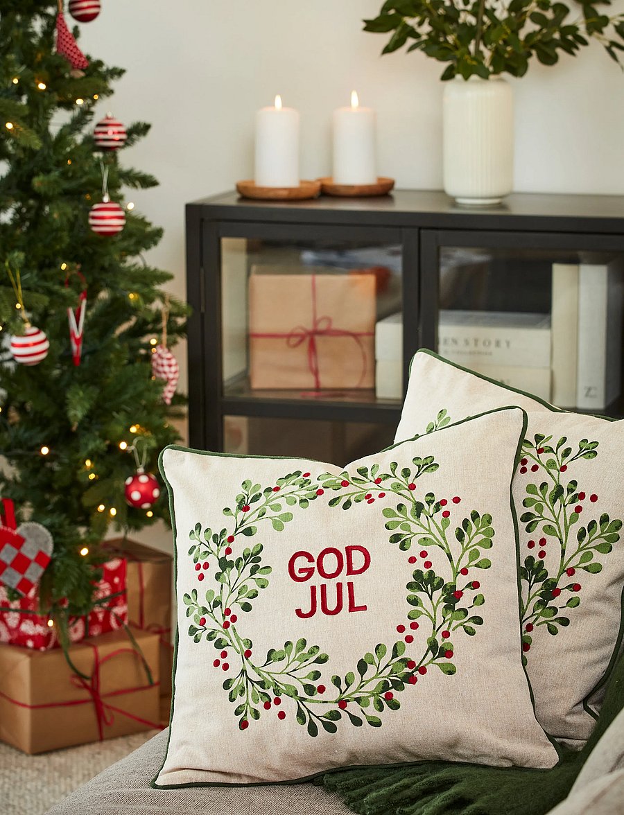 Noble House - CUSHION X-MAS GRS, GARLAND SWE 45X45 CM - weihnachtsdekoration - garland swe - 0