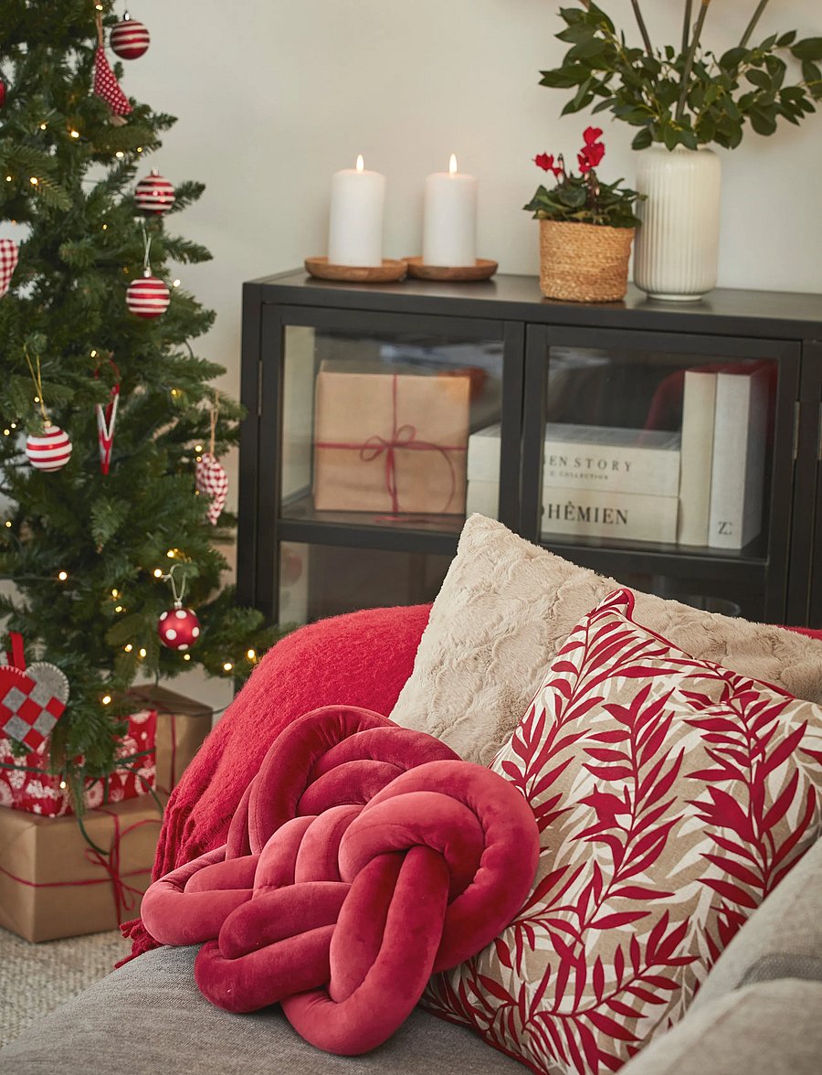 Noble House - CUSHION X-MAS GRS, GARLAND SWE 45X45 CM - weihnachtsdekoration - leaf - 0