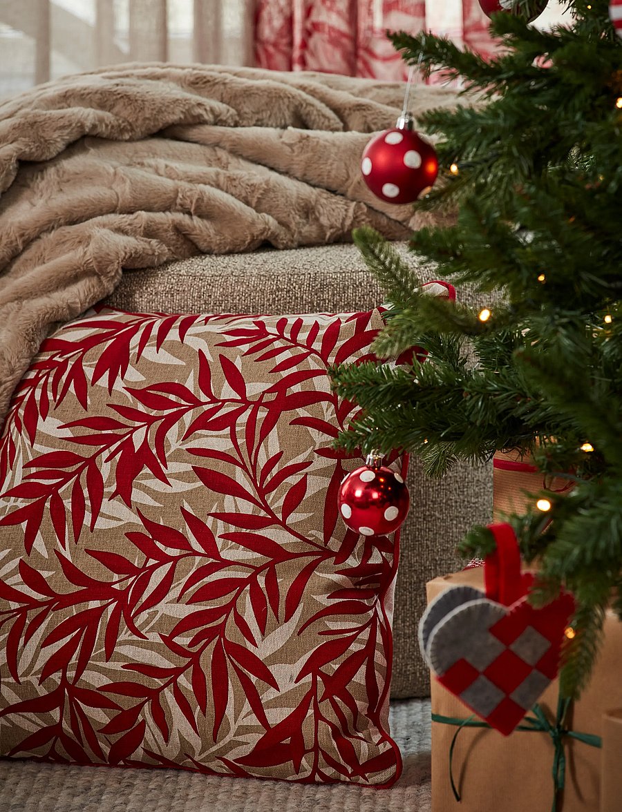 Noble House - CUSHION X-MAS GRS, GARLAND SWE 45X45 CM - weihnachtsdekoration - leaf - 2